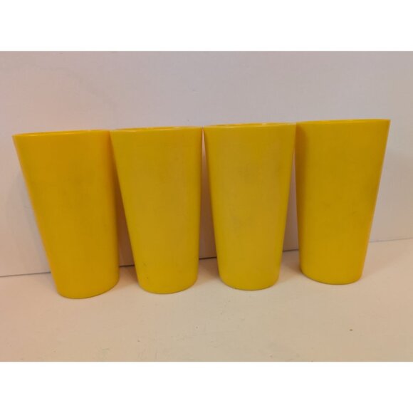 Set Of 4 Vintage Tupperware Yellow Plastic Tumblers - Picture 1 of 5